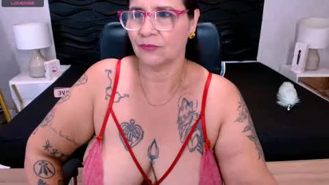 Snapshot of laura_riley chatting on 09-23-25, 03:48 Laura online show from 09-23-25, 03:48