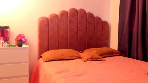 Snapshot of laura_soe chatting on 10-16-25, 04:08 LAURA SOE online show from 10-16-25, 04:08