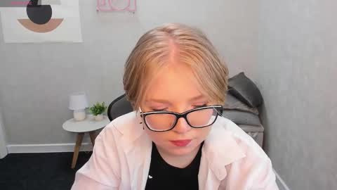 Snapshot of lauraaa_smith chatting on 02-08-26, 09:45 Laura online show from 02-08-26, 09:45