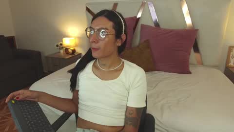 lauraagomezz__ online show from 02-28-25, 11:12