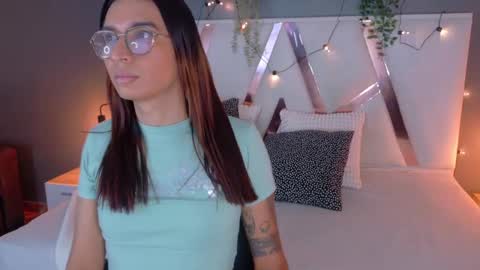 lauraagomezz__ online show from 09-20-25, 08:43