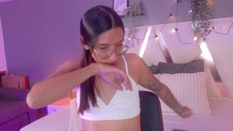 lauraagomezz__ online show from 10-04-25, 07:34