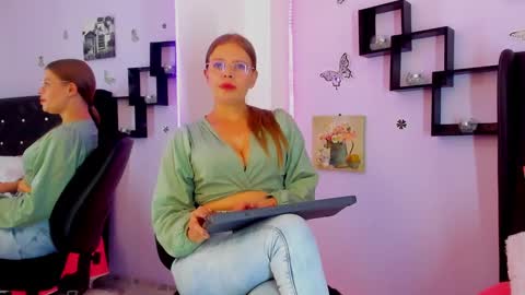 Laura Blue online show from 12-14-24, 08:51