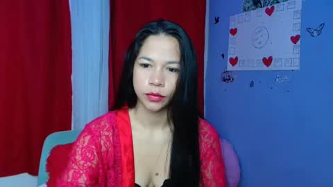 lauracb          online show from 02-23-25, 09:33
