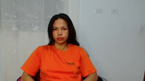 lauracb          online show from 09-18-25, 05:20