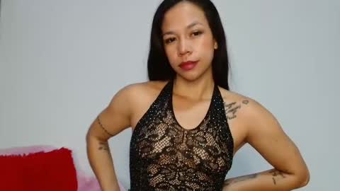 lauracb          online show from 10-02-25, 05:03