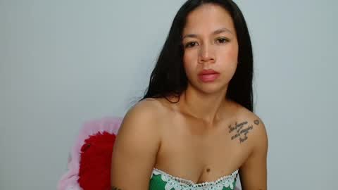 lauracb          online show from 10-03-25, 05:04