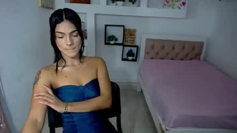 Snapshot of lauradelgado chatting on 01-01-25, 03:23 Laura online show from 01-01-25, 03:23