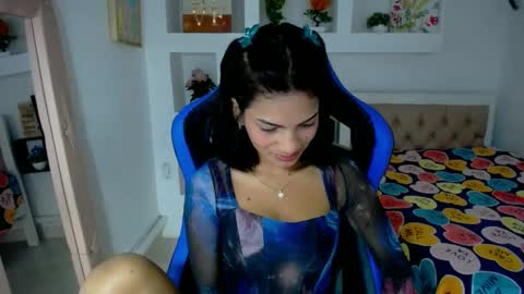 Snapshot of lauradelgado chatting on 02-25-25, 06:25 Laura online show from 02-25-25, 06:25