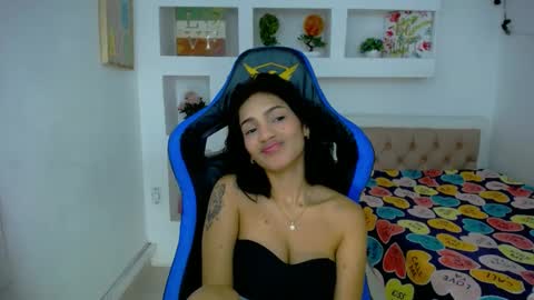 Snapshot of lauradelgado chatting on 02-26-25, 07:09 Laura online show from 02-26-25, 07:09