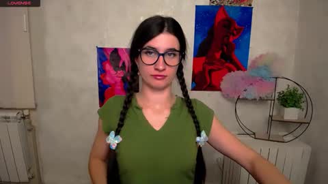 Laura online show from 11-10-25, 01:43