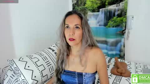 Laura online show from 01-11-26, 07:24