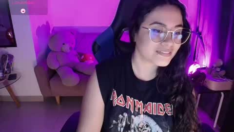 Snapshot of laurahawkes chatting on 03-08-25, 04:23 laura online show from 03-08-25, 04:23