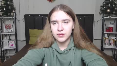 LauraHlot online show from 12-27-24, 05:09