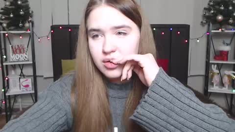 LauraHlot online show from 12-28-24, 02:01