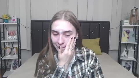 LauraHlot online show from 10-13-25, 05:40