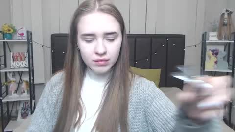 LauraHlot online show from 10-14-25, 06:31