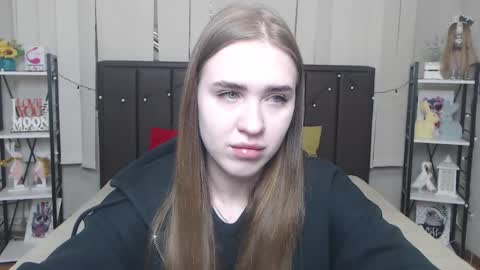 LauraHlot online show from 10-18-25, 05:54