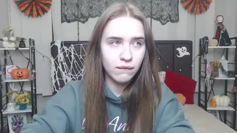 LauraHlot online show from 10-26-25, 06:36