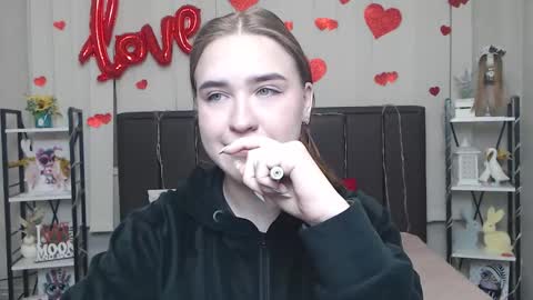 LauraHlot online show from 02-15-26, 06:04