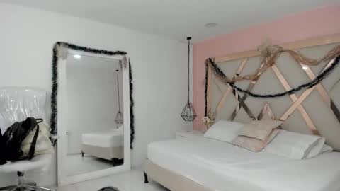 laura  online show from 12-17-25, 08:59