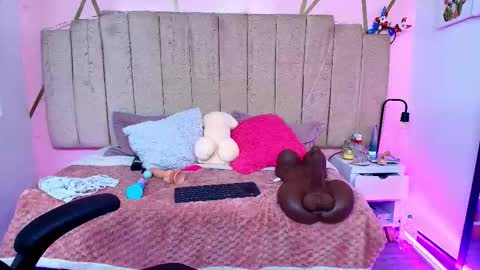 lauraltt online show from 12-18-25, 08:37