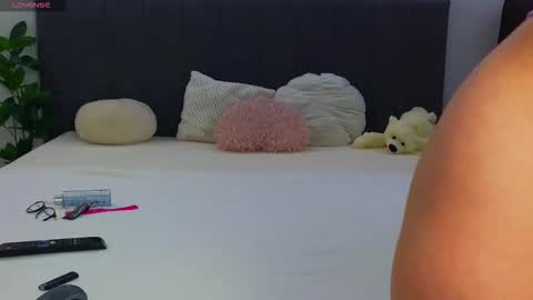 Snapshot of lauramirage chatting on 11-27-25, 09:00 LauraMirage online show from 11-27-25, 09:00