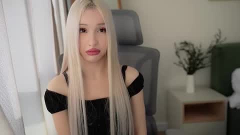 Laura online show from 11-08-25, 08:03