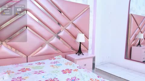 Snapshot of lauraroot chatting on 02-06-26, 11:46 lauraroot online show from 02-06-26, 11:46