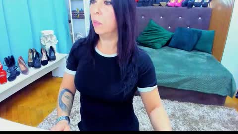 Laura online show from 10-07-25, 03:14