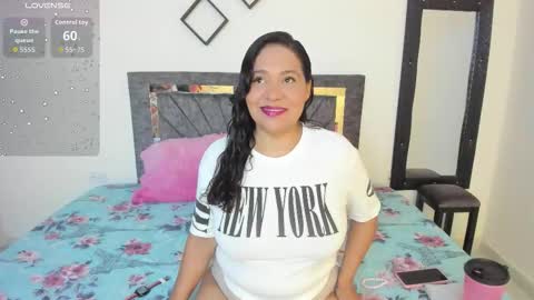 laurasofia01 online show from 10-22-25, 03:07