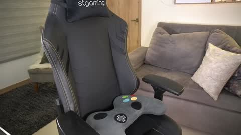 Laura online show from 02-06-25, 01:16