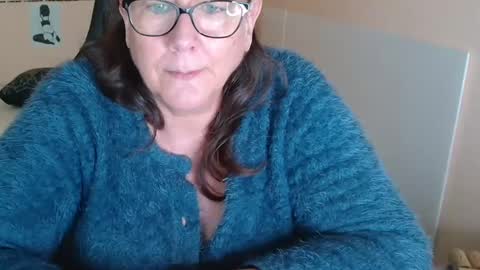 laureanne online show from 12-09-24, 01:55