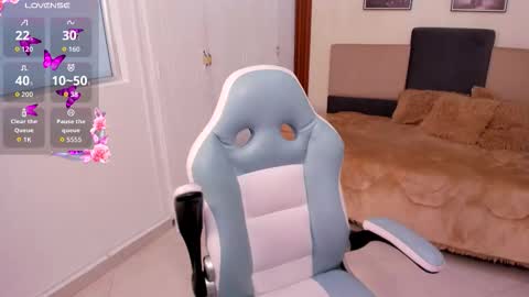 Snapshot of lauren_bigboobs22 chatting on 10-22-25, 06:29 Lauren online show from 10-22-25, 06:29