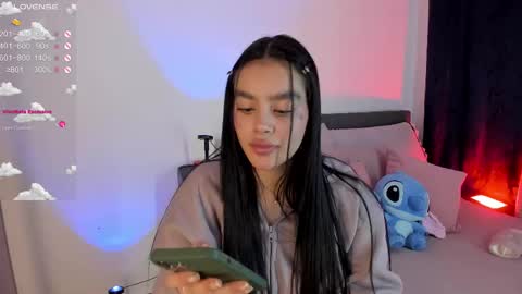 Snapshot of lauren_camila1 chatting on 11-18-25, 04:17 Lau online show from 11-18-25, 04:17