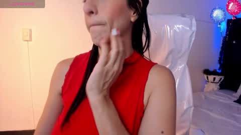 Snapshot of lauren_fit chatting on 12-12-24, 03:27 Lauren online show from 12-12-24, 03:27