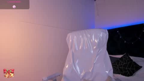 Snapshot of lauren_fit chatting on 02-04-25, 04:18 Lauren online show from 02-04-25, 04:18