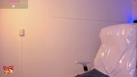 Snapshot of lauren_fit chatting on 02-18-25, 06:37 Lauren online show from 02-18-25, 06:37