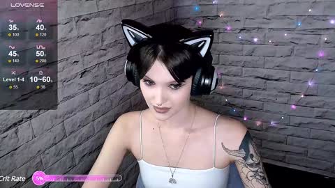Snapshot of lauren_raquel chatting on 12-03-24, 05:23 Eva online show from 12-03-24, 05:23