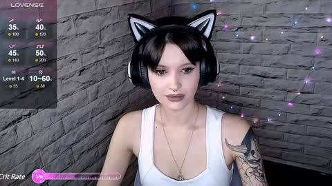 Snapshot of lauren_raquel chatting on 12-06-24, 05:33 Eva online show from 12-06-24, 05:33