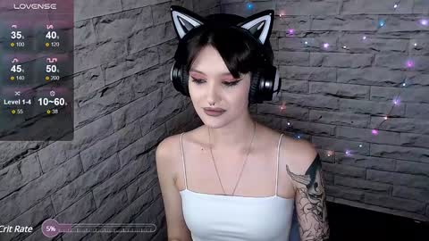 Snapshot of lauren_raquel chatting on 12-10-24, 06:06 Eva online show from 12-10-24, 06:06