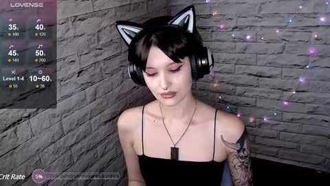Snapshot of lauren_raquel chatting on 12-14-24, 07:25 Eva online show from 12-14-24, 07:25