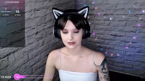 Snapshot of lauren_raquel chatting on 12-23-24, 04:17 Eva online show from 12-23-24, 04:17