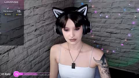 Snapshot of lauren_raquel chatting on 12-27-24, 05:16 Eva online show from 12-27-24, 05:16