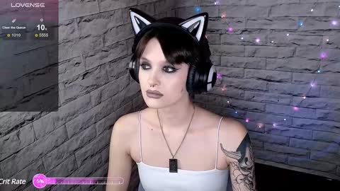 Snapshot of lauren_raquel chatting on 12-31-24, 03:20 Eva online show from 12-31-24, 03:20