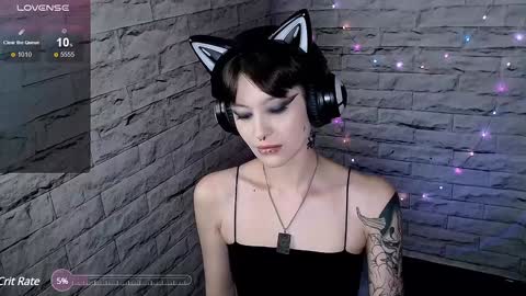 Snapshot of lauren_raquel chatting on 01-25-25, 03:41 Eva online show from 01-25-25, 03:41