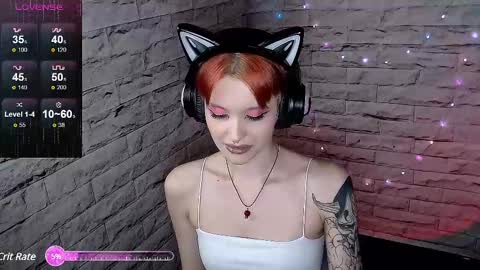 Snapshot of lauren_raquel chatting on 02-25-25, 06:53 Eva online show from 02-25-25, 06:53