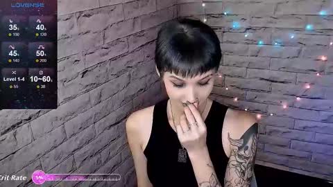 Snapshot of lauren_raquel chatting on 09-10-25, 05:13 Eva online show from 09-10-25, 05:13