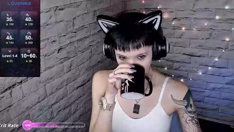 Snapshot of lauren_raquel chatting on 09-19-25, 05:02 Eva online show from 09-19-25, 05:02