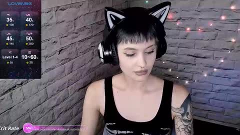 Snapshot of lauren_raquel chatting on 09-20-25, 12:28 Eva online show from 09-20-25, 12:28